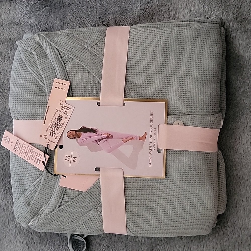 Victoria's Secret Long Sleeve Jogger Set Medium